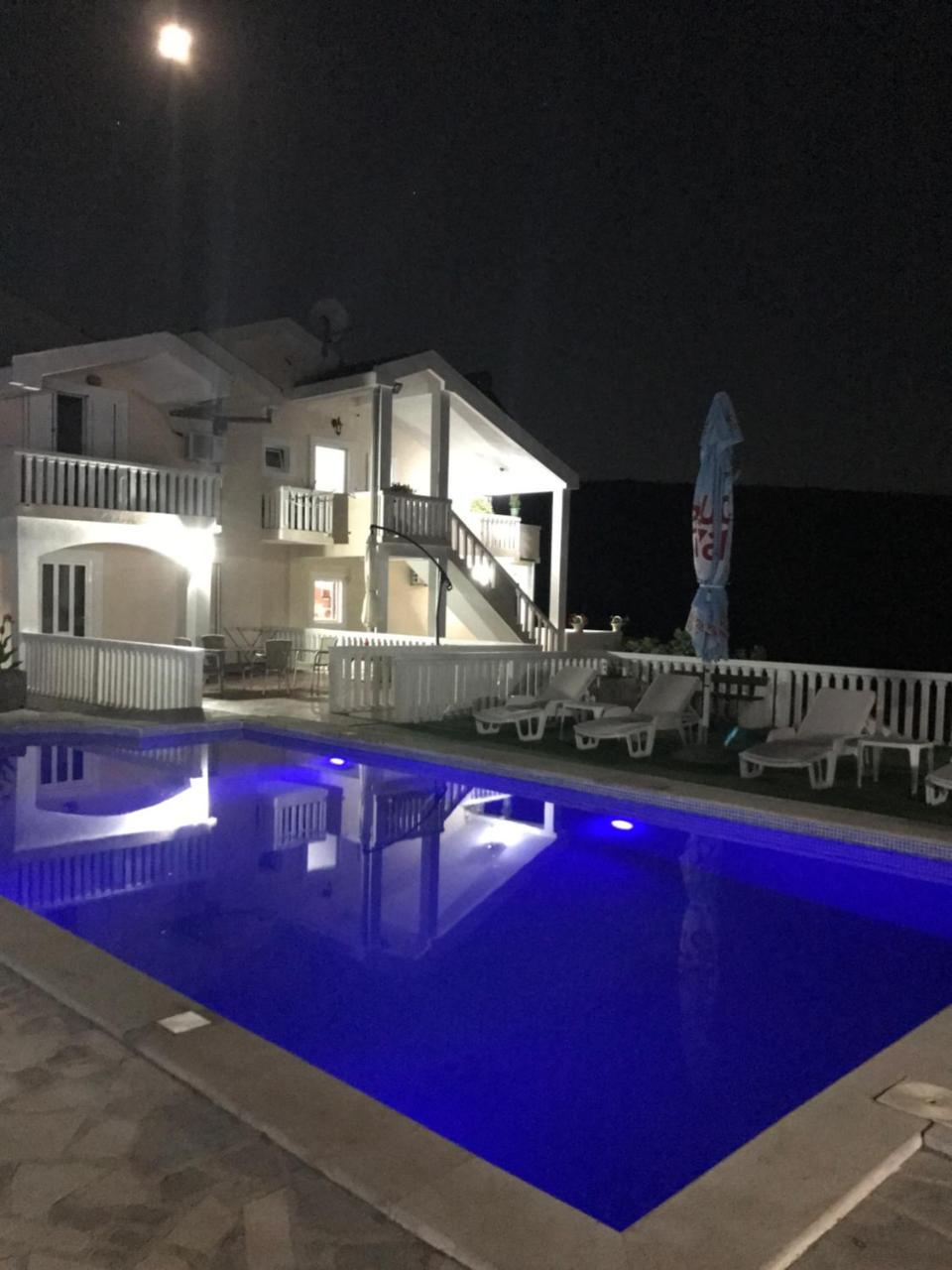 Apartments Vila Lazarevic Tivat Exterior photo